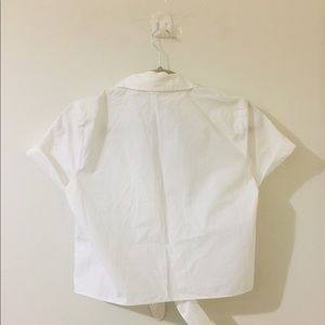 Wilfred Tops - Wilfred cropped white collar button up top. Wilfred Tops - Wilfred cropped white collar button up top.